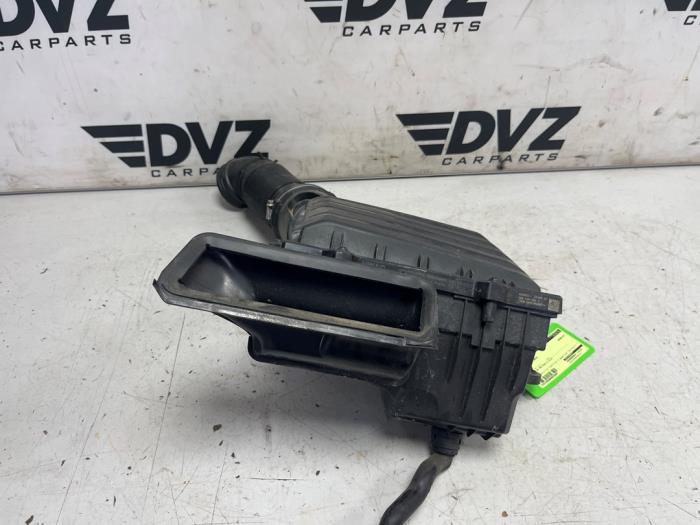 Begagnade Luftfilterhus Volkswagen Polo VI (AW1) 1.0 TSI 12V Pris € 26,24 Marginaltabell erbjuds av DVZ Carparts