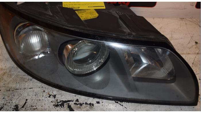 Używane Reflektor prawy Volvo V50 Cena € 48,40 Z VAT oferowane przez Autoafbraak Meiresonne