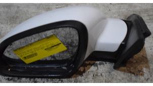 Used Wing mirror, left Opel Insignia Mk.I 2.0 CDTI 16V Price € 60,50 Inclusive VAT offered by Autoafbraak Meiresonne