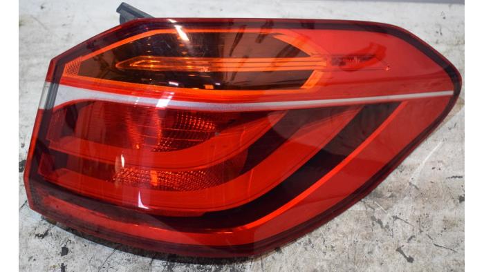 Taillight, right from a BMW 2 serie Gran Tourer (F46) 218d 2.0 TwinPower Turbo 16V 2015