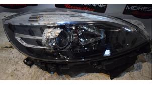 Used Headlight, right Renault Scénic III (JZ) 1.5 dCi 110 Price € 242,00 Inclusive VAT offered by Autoafbraak Meiresonne