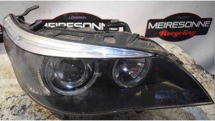 Headlight, right from a BMW 5 serie (E60) 525d 24V 2008