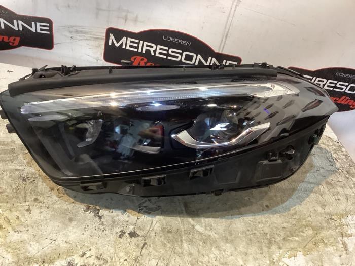 Gebrauchte Scheinwerfer Fitting Mercedes A (177.0) 1.3 A-250 e Turbo 16V Preis € 1.179,75 Mit Mehrwertsteuer angeboten von Autoafbraak Meiresonne