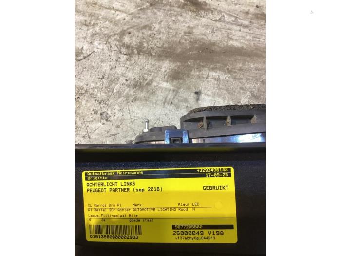 Taillight, left from a Peugeot Partner (GC/GF/GG/GJ/GK) 1.6 BlueHDi 100 2016