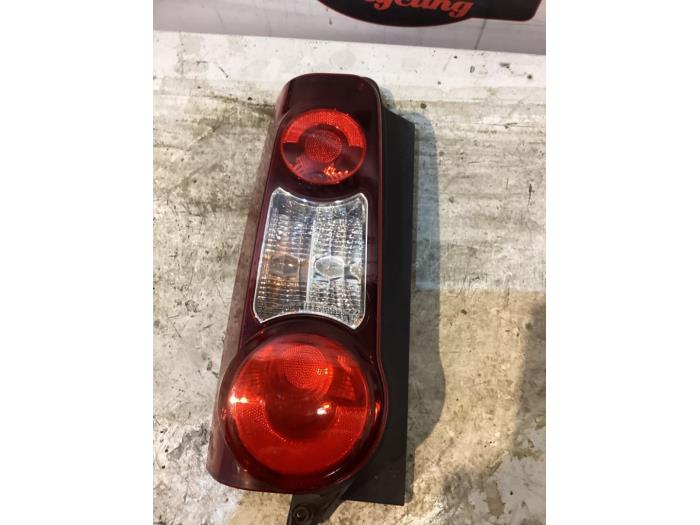Taillight, left from a Peugeot Partner (GC/GF/GG/GJ/GK) 1.6 BlueHDi 100 2016