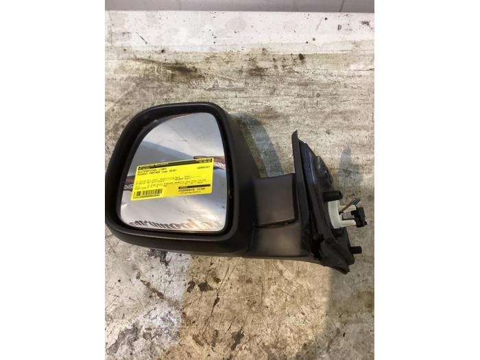 Wing mirror, left from a Peugeot Partner (GC/GF/GG/GJ/GK) 1.6 BlueHDi 100 2016