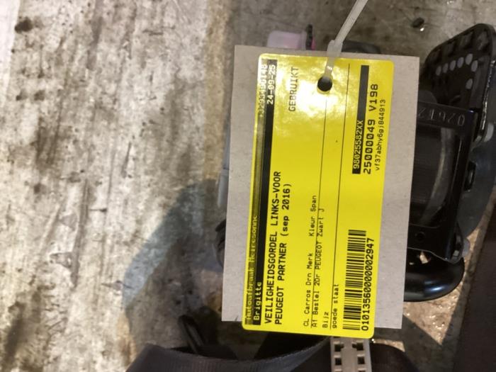 Front seatbelt, left from a Peugeot Partner (GC/GF/GG/GJ/GK) 1.6 BlueHDi 100 2016