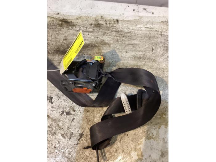 Front seatbelt, right from a Peugeot Partner (GC/GF/GG/GJ/GK) 1.6 BlueHDi 100 2016
