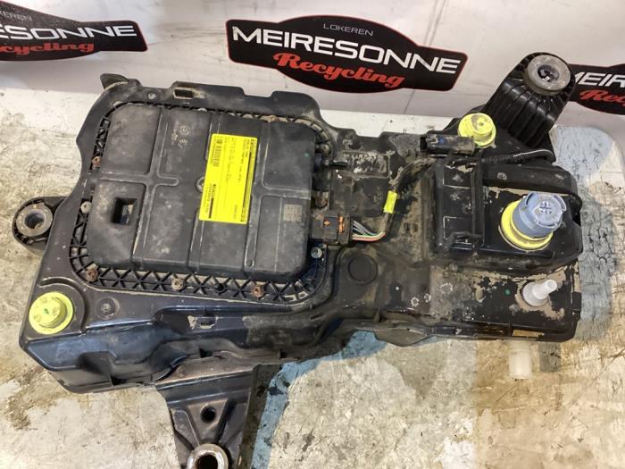 Adblue Tank from a Peugeot Partner (GC/GF/GG/GJ/GK) 1.6 BlueHDi 100 2016