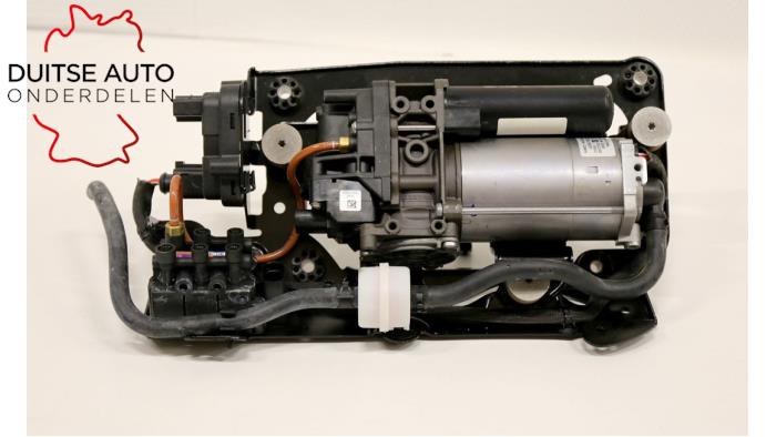 Air pump (suspension) from a Audi A8 (D5) 4.0 V8 32V 60 TFSI Mild Hybrid Quattro 2019