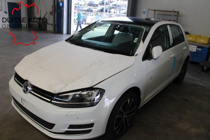 Bremszange links vorne van een Volkswagen Golf VII (AUA) 1.4 TSI 16V 2016