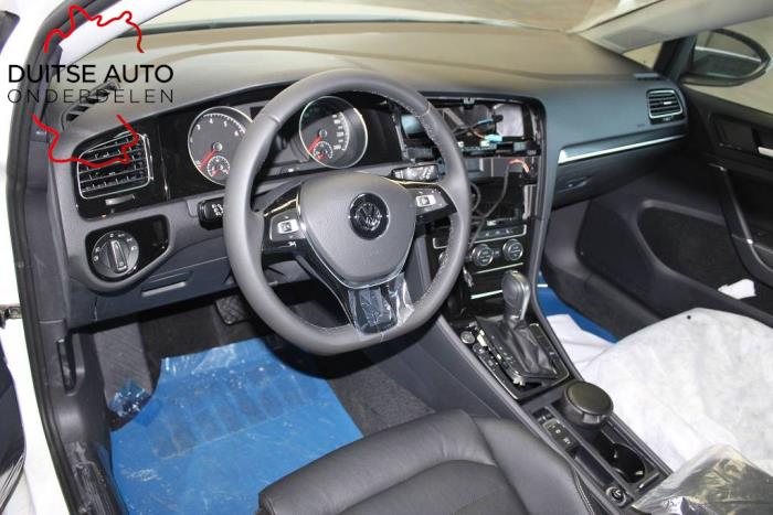Bremszange rechts vorne van een Volkswagen Golf VII (AUA) 1.4 TSI 16V 2016