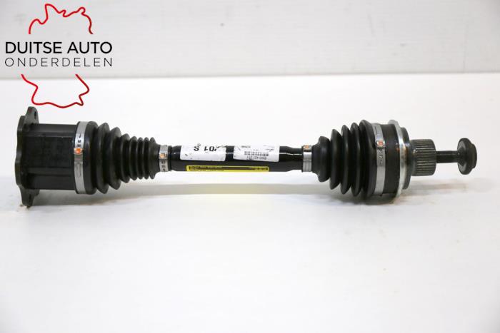 Front drive shaft, left from a Audi A4 (B9) 2.0 TDI 16V 2017