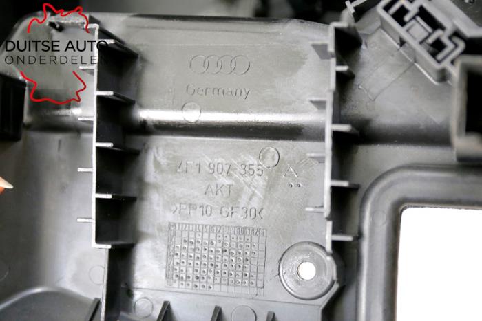 Caja de fusibles de un Audi A6 Avant (C6) 2.0 TDI 16V 2010