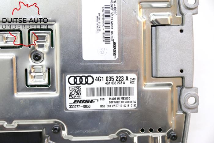 Radio amplifier from a Audi A6 (C7) 2.0 TDI 16V 2012