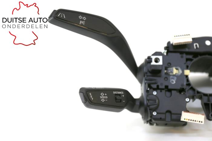 Interruptor combinado columna de dirección de un Audi A3 Limousine (8VS/8VM) 1.2 TFSI 16V 2017