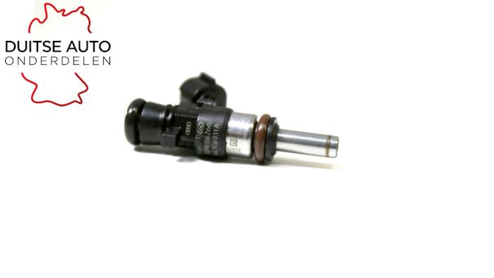 Injektor (Benzineinspritzung) van een Skoda Octavia (5EAA) 2.0 TSI RS 16V 2016