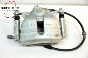 Used Front brake calliper, left Volkswagen T-Roc 2.0 TDI 150 16V Price € 99,99 Inclusive VAT offered by Duitse Auto Onderdelen