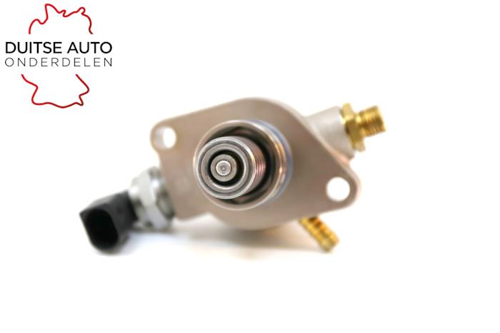 Mechanical fuel pump from a Volkswagen Tiguan Allspace (BW2) 2.0 TSI 16V 4Motion 2018