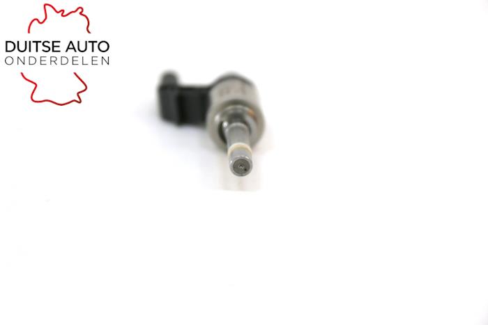 Injector (petrol injection) from a Volkswagen Passat (3G2) 2.0 TSI 16V 2015