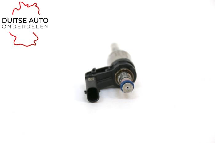 Injector (petrol injection) from a Volkswagen Passat (3G2) 2.0 TSI 16V 2015