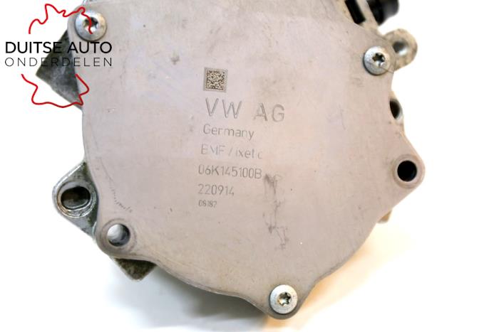 Vacuum pump (petrol) from a Volkswagen Golf VII (AUA) 2.0 R-line 4Motion 16V 2015