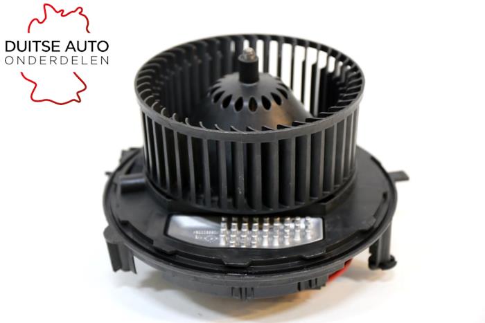 Heating and ventilation fan motor from a Audi TT (FV3/FVP) 2.0 TFSI 16V 2018