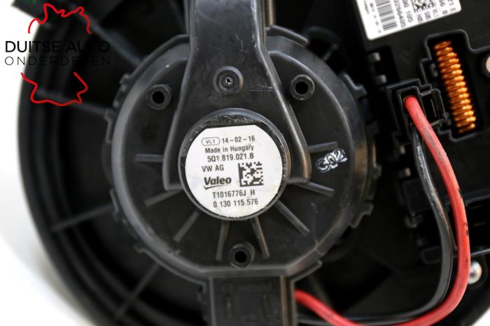 Heating and ventilation fan motor from a Audi TT (FV3/FVP) 2.0 TFSI 16V 2018