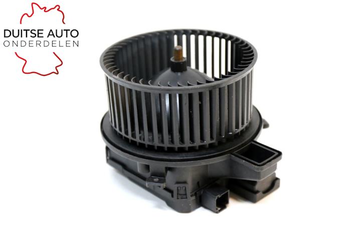 Motor de ventilador de calefactor de un Audi Q5 (FYB/FYG) 2.0 TFSI 16V Quattro 2017