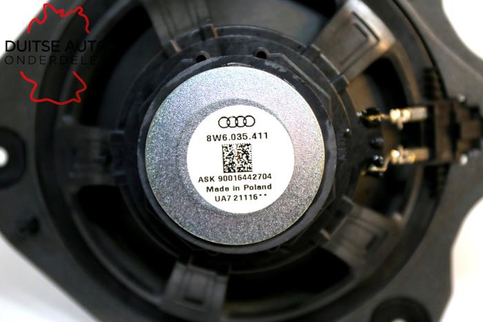 Speaker from a Audi A5 (F53/F5P) 2.0 TDI Ultra 16V 2017