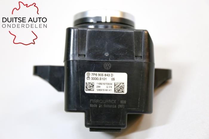 Ignition switch from a Volkswagen Touareg (7PA/PH) 3.0 TDI V6 24V 2015