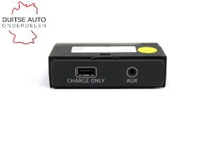 Używane Zlacze AUX/USB Audi A4 Avant (B9) 1.4 TFSI 16V Cena € 99,99 Z VAT oferowane przez Duitse Auto Onderdelen