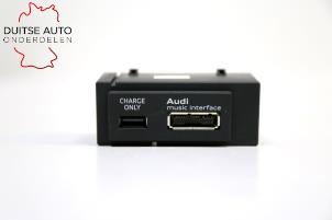 Używane Zlacze AUX/USB Audi A3 Sportback (8VA/8VF) 1.4 TFSI ACT 16V Cena € 99,99 Z VAT oferowane przez Duitse Auto Onderdelen