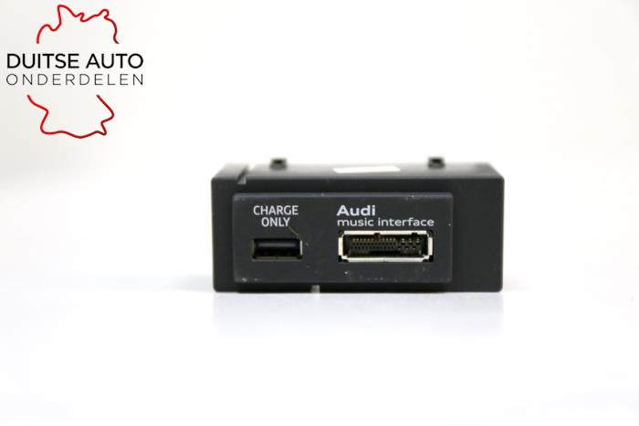 Conexión AUX-USB de un Audi A3 Cabriolet (8V7/8VE) 2.0 TDI 16V 2014