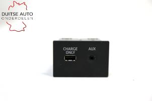 Używane Zlacze AUX/USB Audi A6 (C7) 3.0 TDI V6 24V Quattro Cena € 99,99 Z VAT oferowane przez Duitse Auto Onderdelen