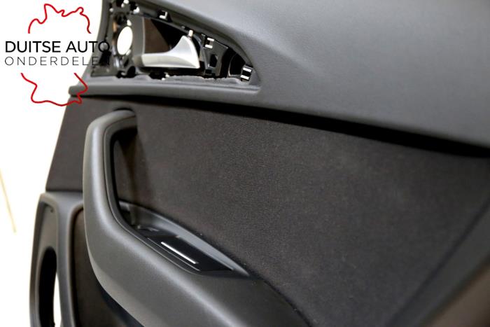 Revêtement portière haut 4portes arrière droite d'un Audi A6 Avant (C7) 2.0 TDI 16V 2015