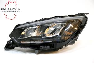 Używane Reflektor lewy Peugeot 208 II (UB/UH/UP) 1.5 BlueHDi 100 Cena € 375,00 Z VAT oferowane przez Duitse Auto Onderdelen