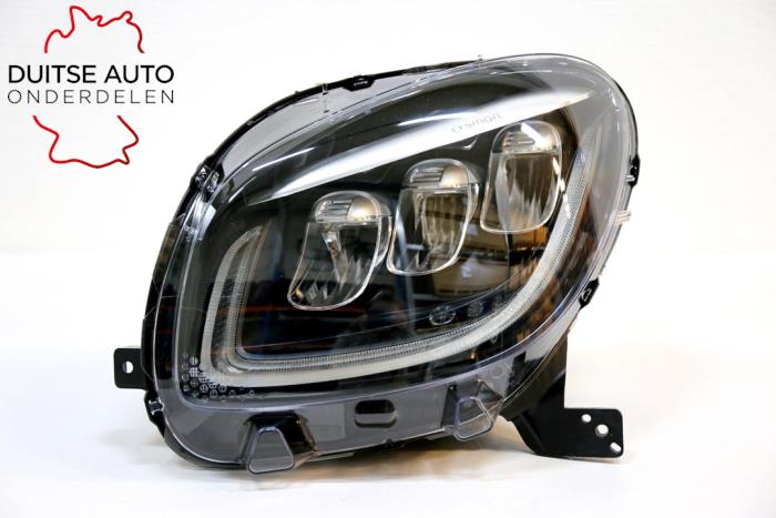 Headlight, left from a Smart Fortwo Coupé (453.3) 1.0 12V 2019