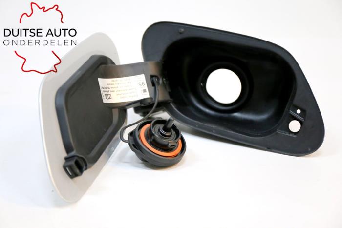Tank cap cover from a Volkswagen Golf VII (AUA) 1.2 TSI BlueMotion 16V 2016