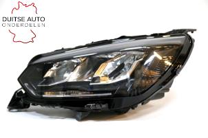 Używane Reflektor lewy Peugeot 208 II (UB/UH/UP) 1.2 Vti 12V PureTech 130 Cena € 375,00 Z VAT oferowane przez Duitse Auto Onderdelen