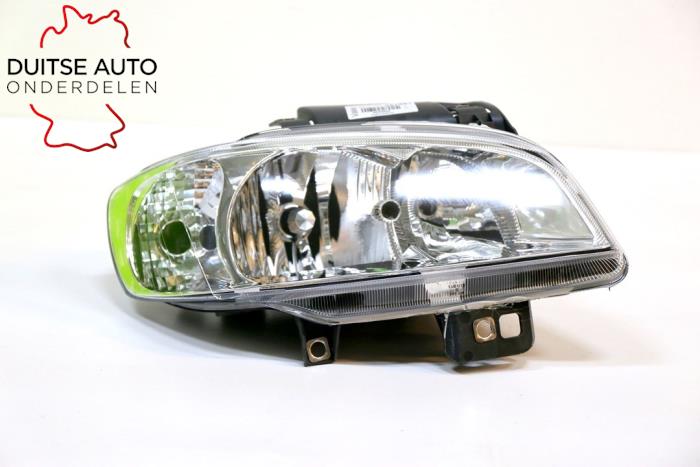 Headlight, right from a Seat Ibiza II (6K1) 1.4 16V 2000