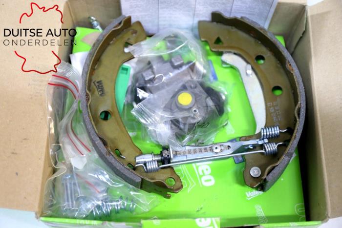 Juego de zapatas de freno de un Renault Laguna I (B56) 1.8 1997