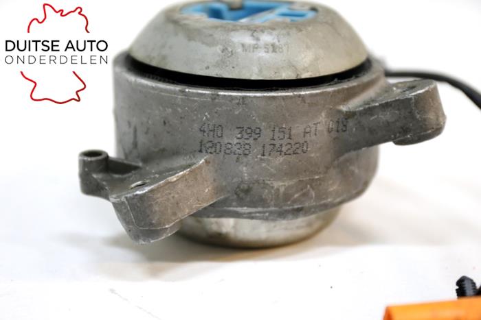 Support moteur d'un Audi A8 (D4) 3.0 TDI V6 24V Quattro 2015