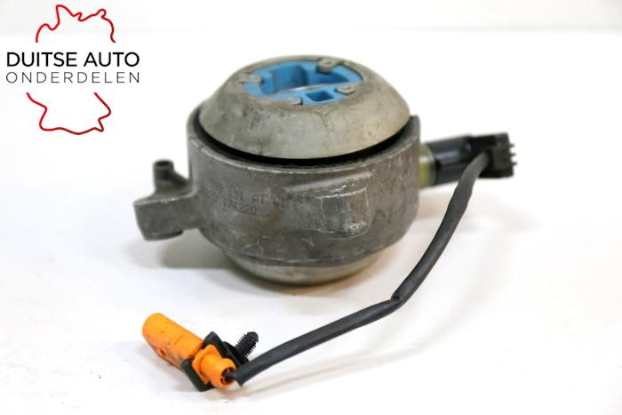 Support moteur d'un Audi A8 (D4) 3.0 TDI V6 24V Quattro 2015