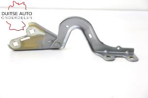 Used Bonnet Hinge Ford Puma 1.0 Ti-VCT EcoBoost Hybrid 12V Price € 60,50 Inclusive VAT offered by Duitse Auto Onderdelen