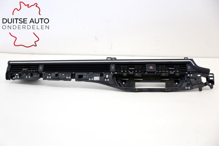 Dashboard vent from a Audi A5 Sportback (F5A/F5F) 2.0 40 TFSI Mild Hybrid 16V 2020