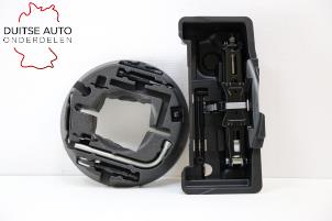 Usados Juego de herramientas Audi A4 Quattro (B9) 2.0 TFSI 16V Precio € 90,75 IVA incluido ofrecido por Duitse Auto Onderdelen