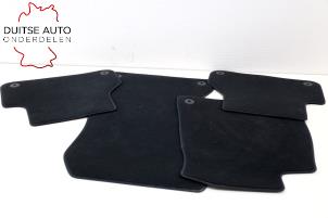 Nya Set med mattor Audi A4 Quattro (B9) 2.0 TFSI 16V Pris € 50,00 Inklusive moms erbjuds av Duitse Auto Onderdelen
