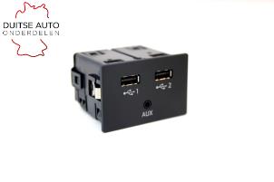 Gebrauchte AUX / USB-Anschluss Audi A6 (C7) 3.0 V6 24V TFSI Quattro Preis € 151,25 Mit Mehrwertsteuer angeboten von Duitse Auto Onderdelen