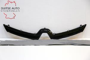 Used Grille strip Renault Clio IV (5R) Price € 102,85 Inclusive VAT offered by Duitse Auto Onderdelen
